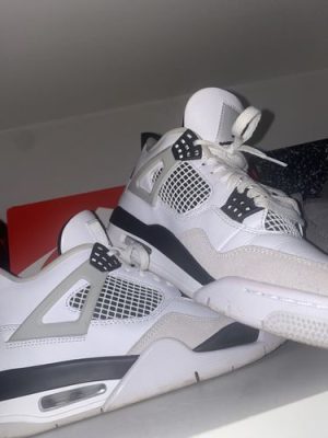 Air Jordan 4 Retro Military Black photo review