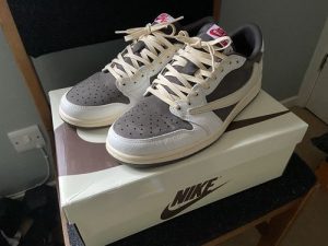 Travis Scott x Air Jordan 1 Low OG Reverse Mocha photo review