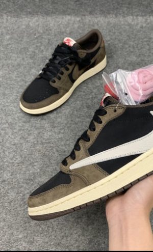 Travis Scott x Air Jordan 1 Low Mocha photo review