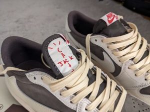 Travis Scott x Air Jordan 1 Low OG Reverse Mocha photo review